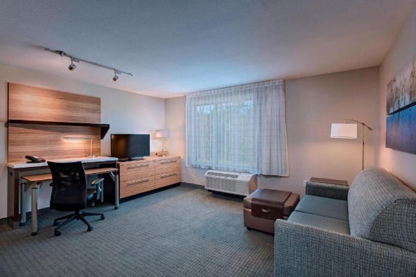 TownePlace Suites by Marriott Lakeland image 9